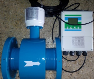 分体式电磁流量计 10m电缆 316L电极 衬四氟 方型表头 法兰流量计